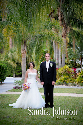 Best Lakeside wedding at Paradise Cove in Orlando, Florida - Wedding photographer - Sandra Johnson (SJFoto.com)
